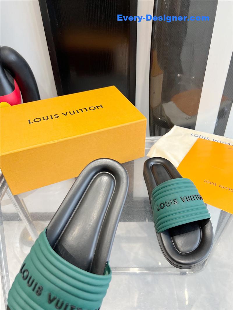 l0vis Vvtt0n lv couple slippers