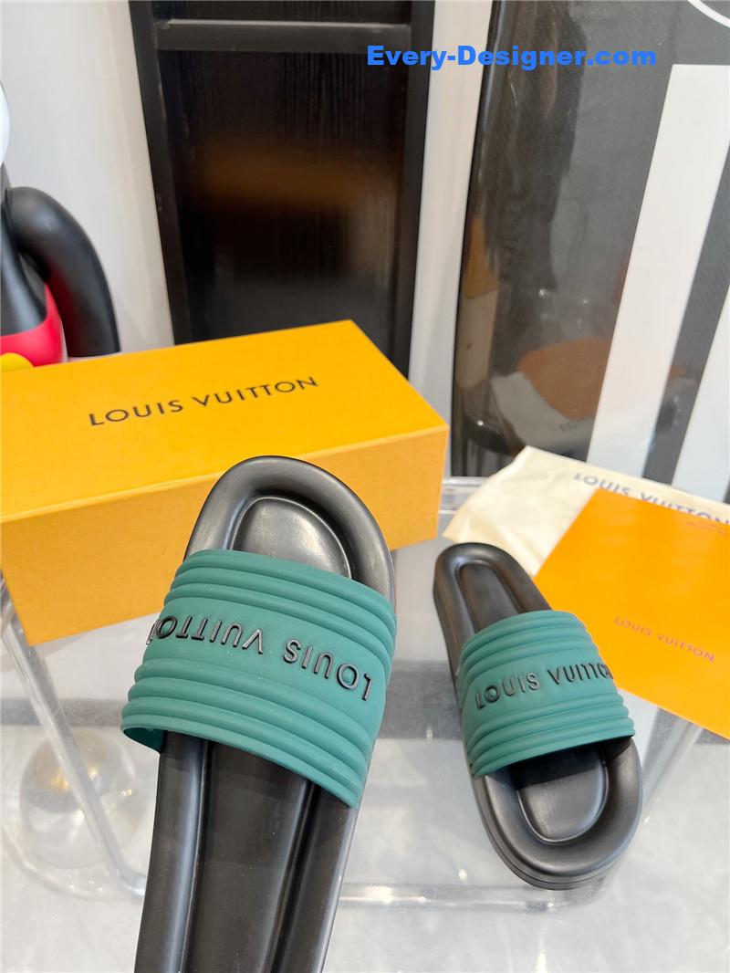 l0vis Vvtt0n lv couple slippers