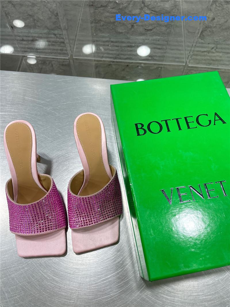b0tt*ga ven*ta new square D1am0nd slippers
