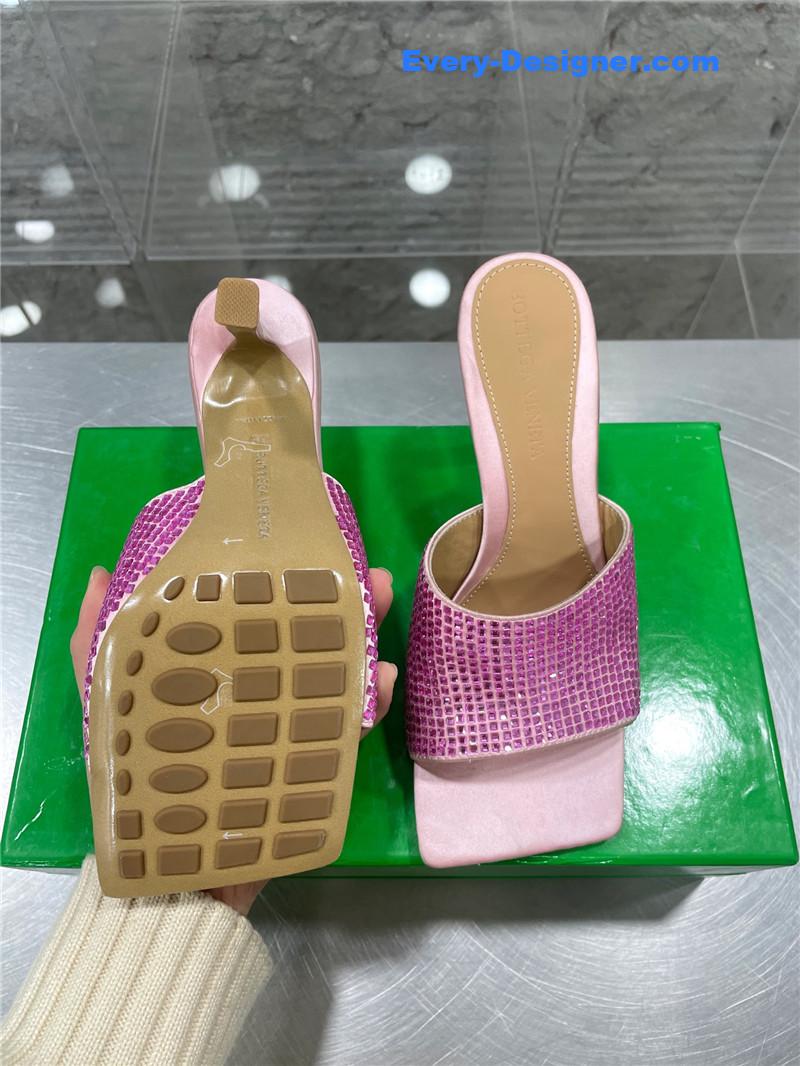 b0tt*ga ven*ta new square D1am0nd slippers