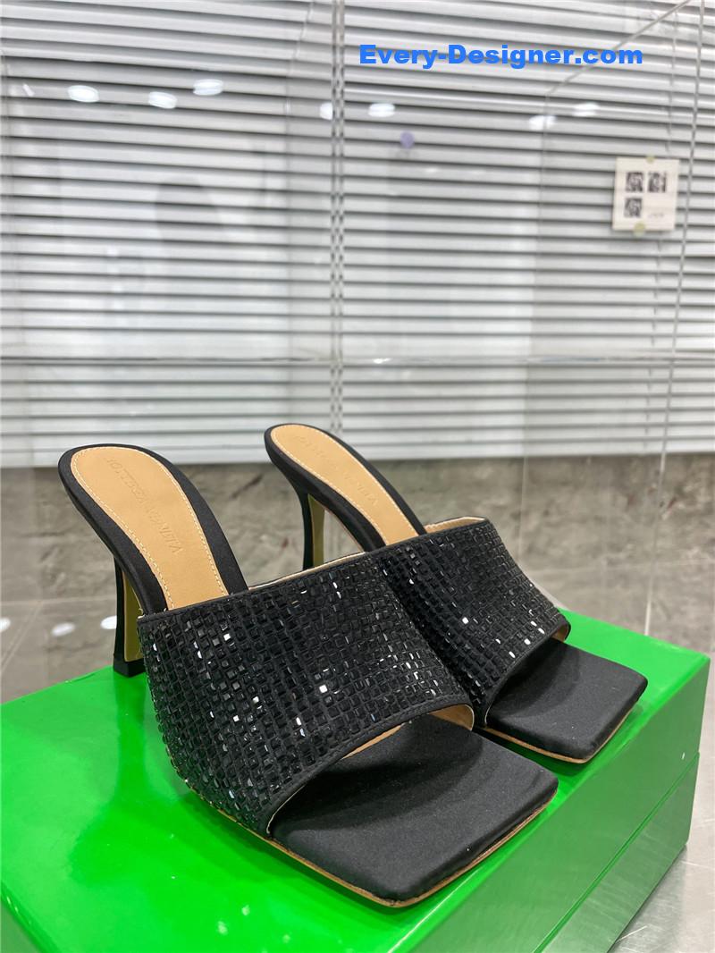 b0tt*ga ven*ta new square D1am0nd slippers