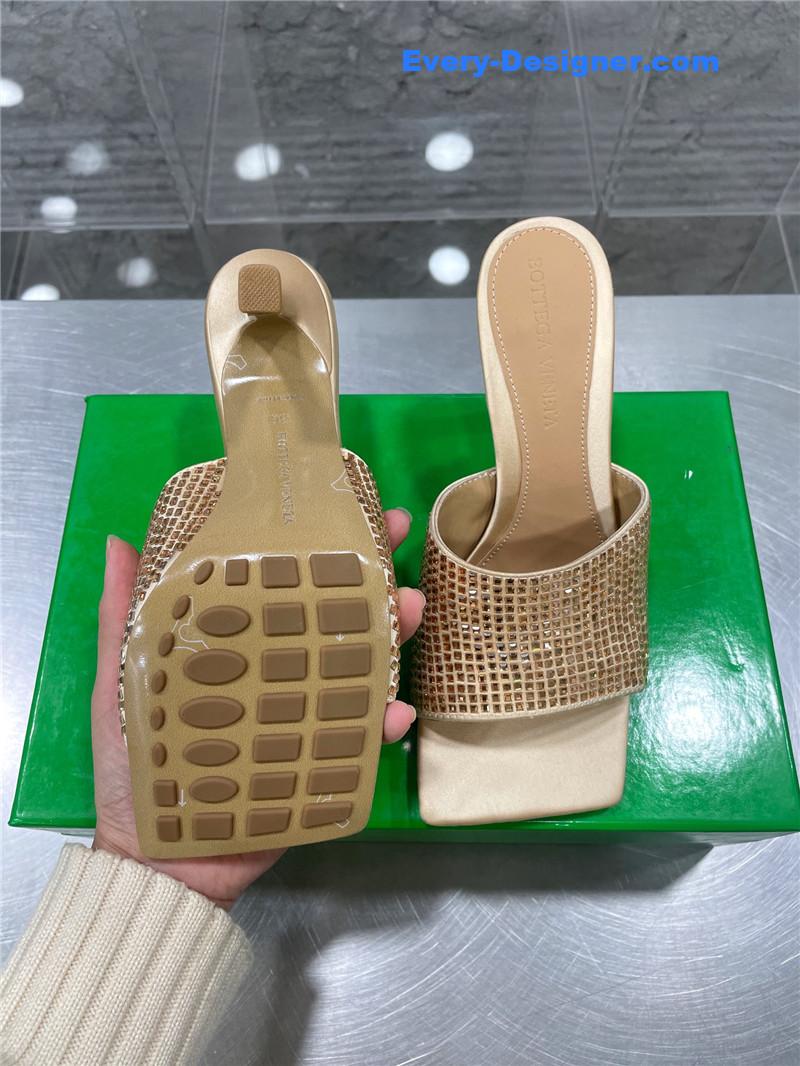 b0tt*ga ven*ta new square D1am0nd slippers
