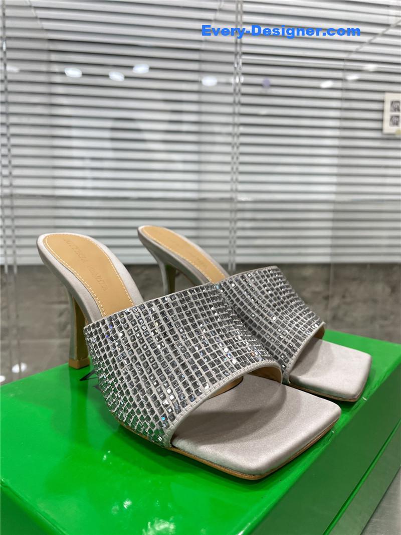 b0tt*ga ven*ta new square D1am0nd slippers