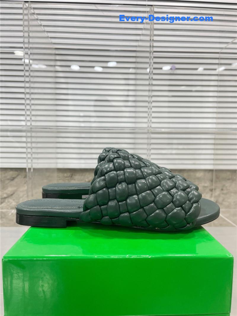 b0tt*ga Ven*ta woven slides