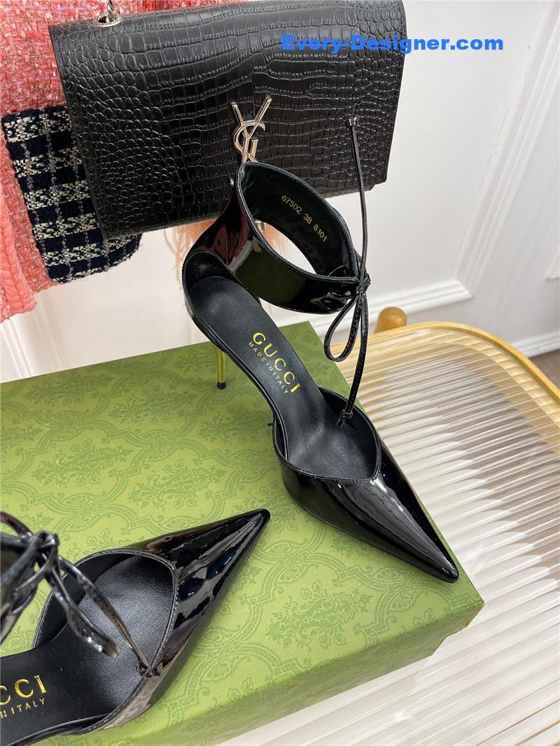 Gvc*1 metal heel pointed sandals