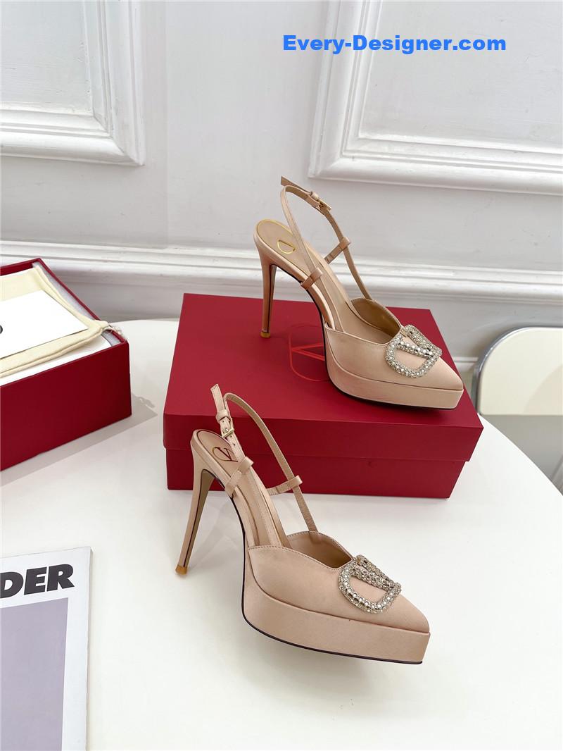 Va1e*ntin0 v buckle platform pumps