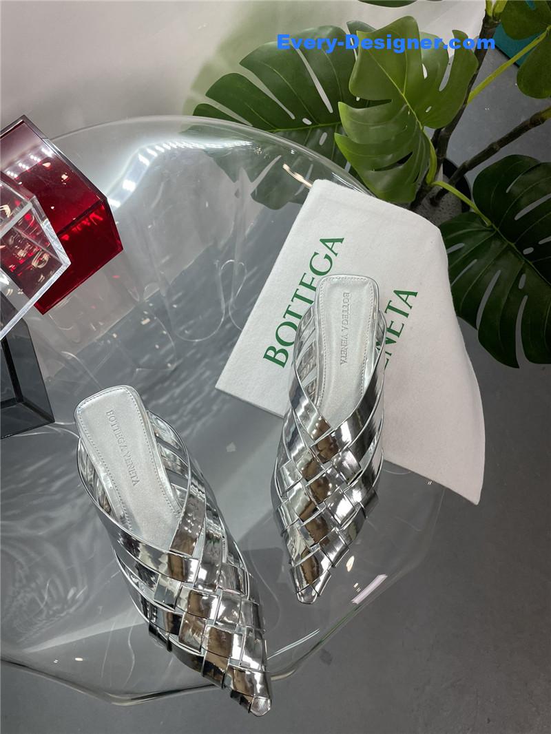 b0tt*ga Ven*ta square toe flat woven slides