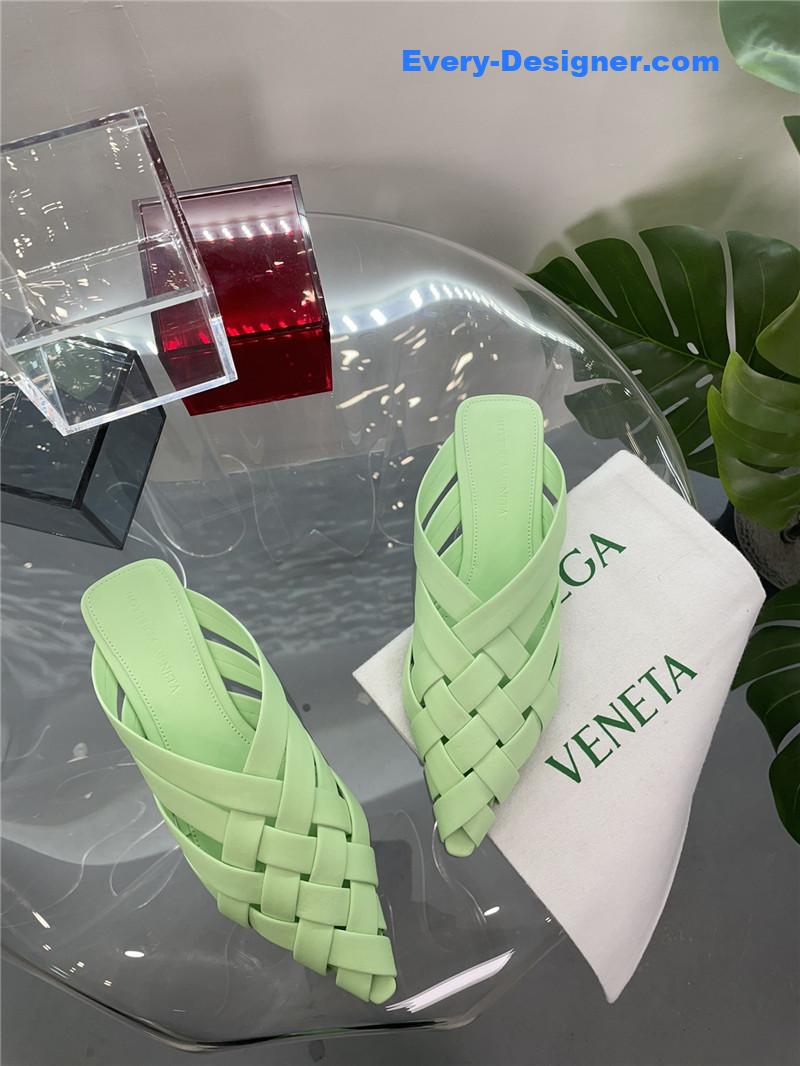 b0tt*ga Ven*ta square toe flat woven slides