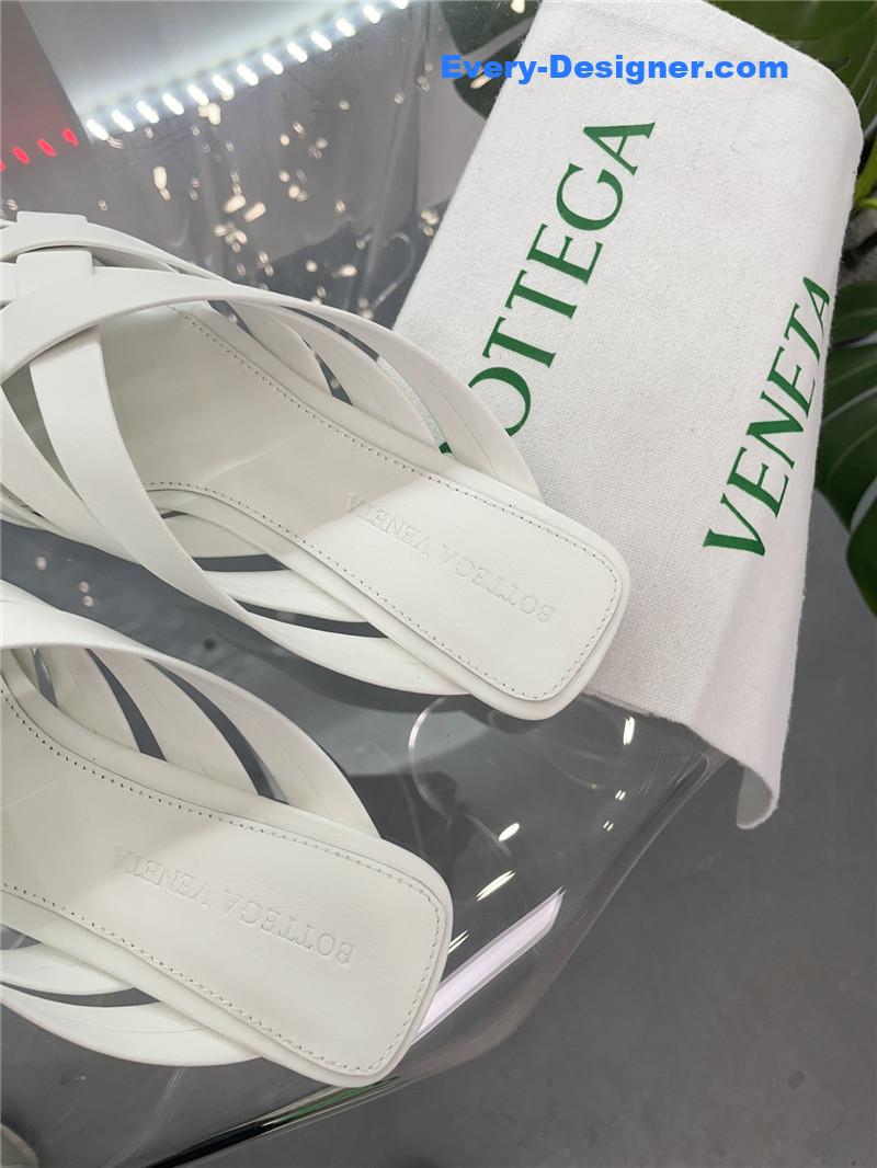 b0tt*ga Ven*ta square toe flat woven slides