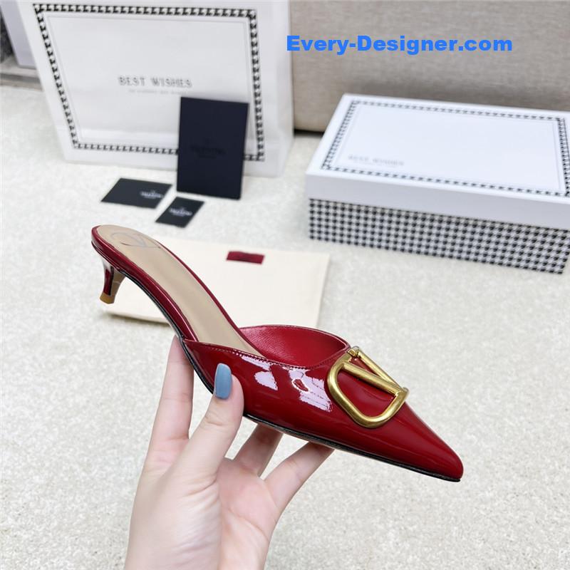 Va1e*ntin0 latest v logo buckle back air slippers