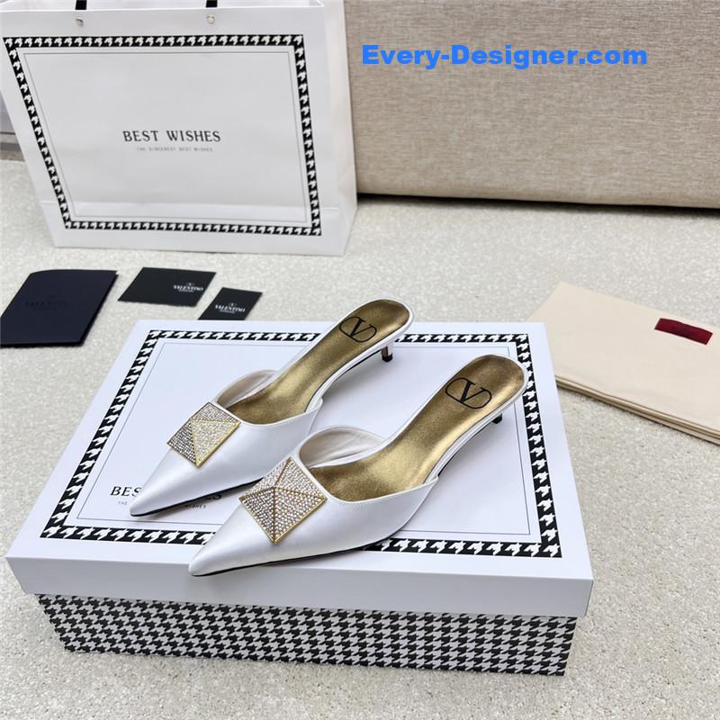 Va1e*ntin0 latest v logo buckle back air slippers