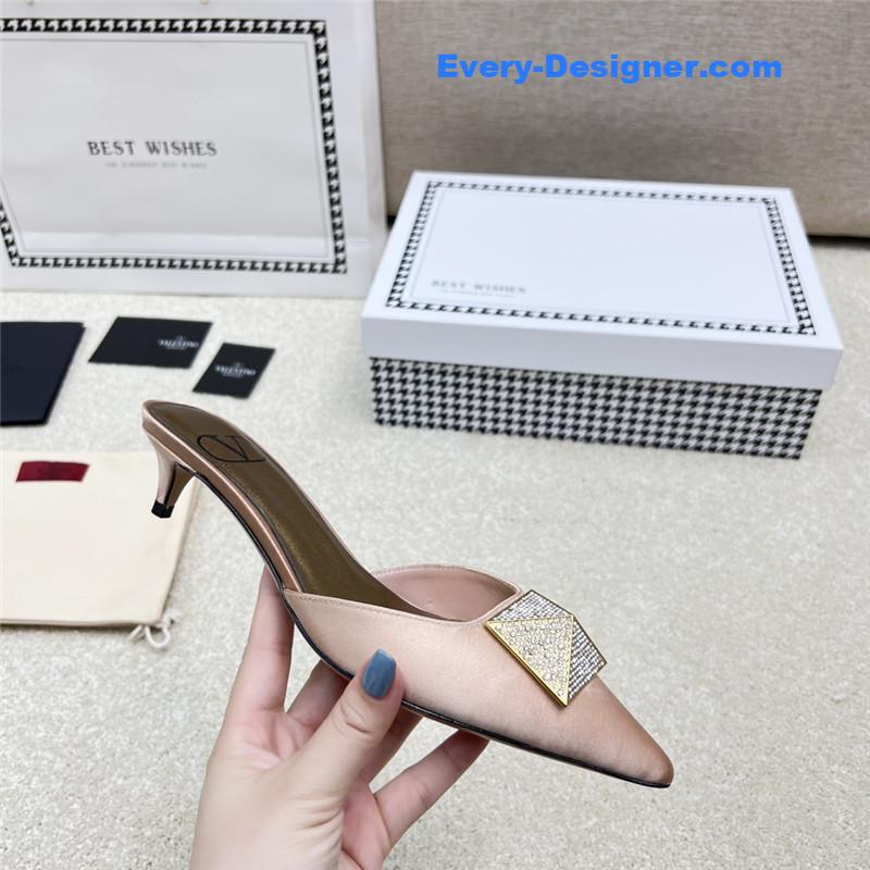 Va1e*ntin0 latest v logo buckle back air slippers