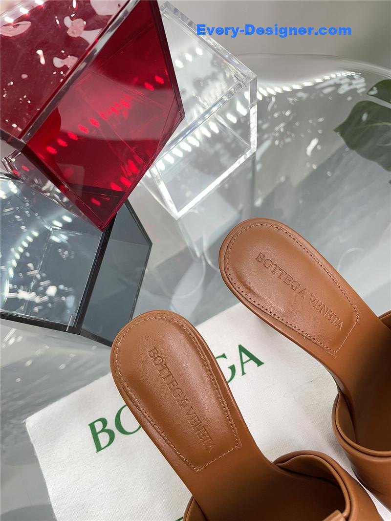 b0tt*ga Ven*ta windmill cube slippers