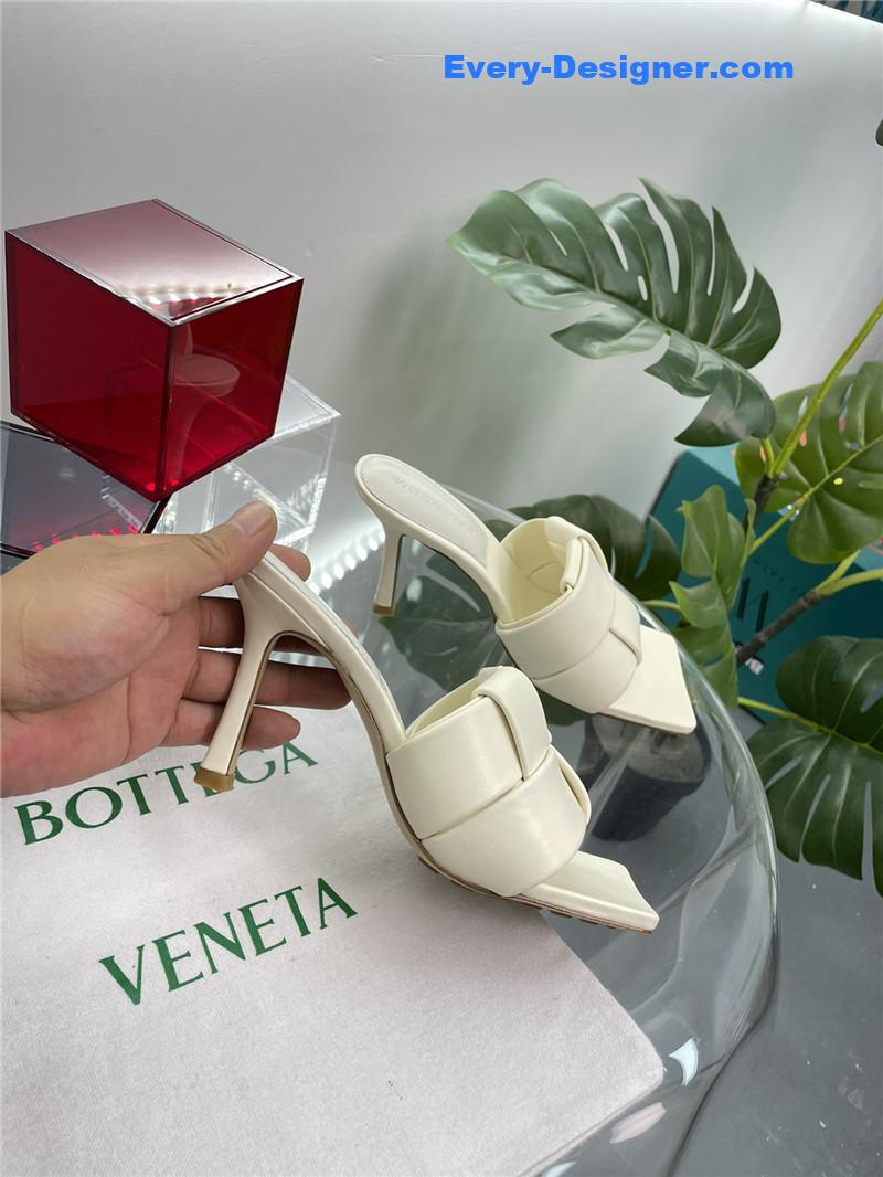 b0tt*ga Ven*ta windmill cube slippers