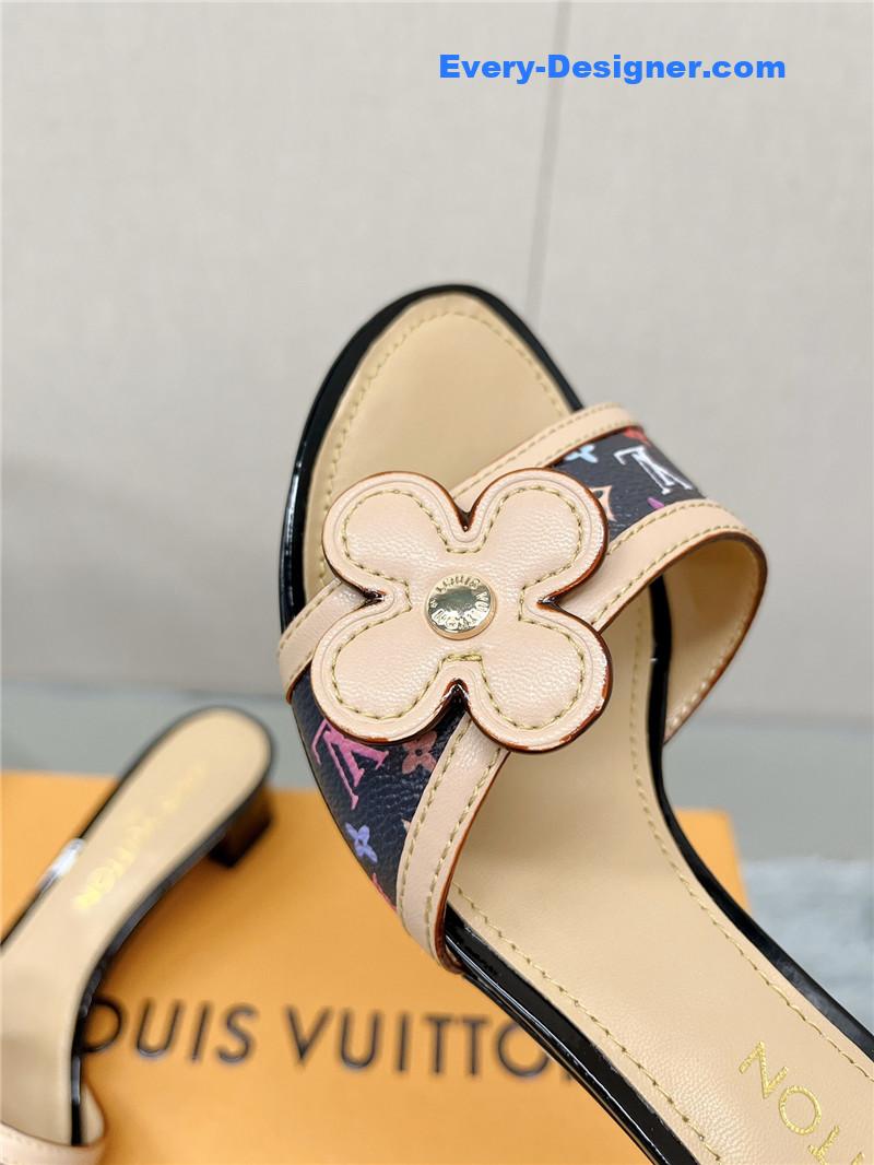 l0vis Vvtt0n lv sunflower slippers
