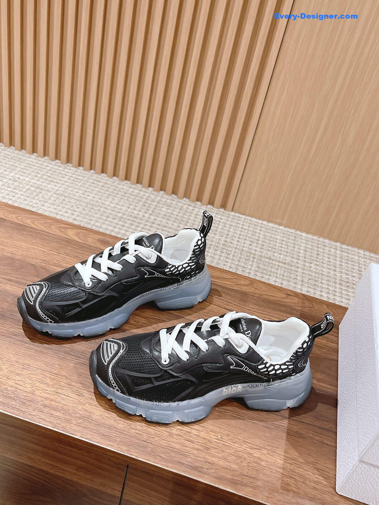 D10r classic running shoes