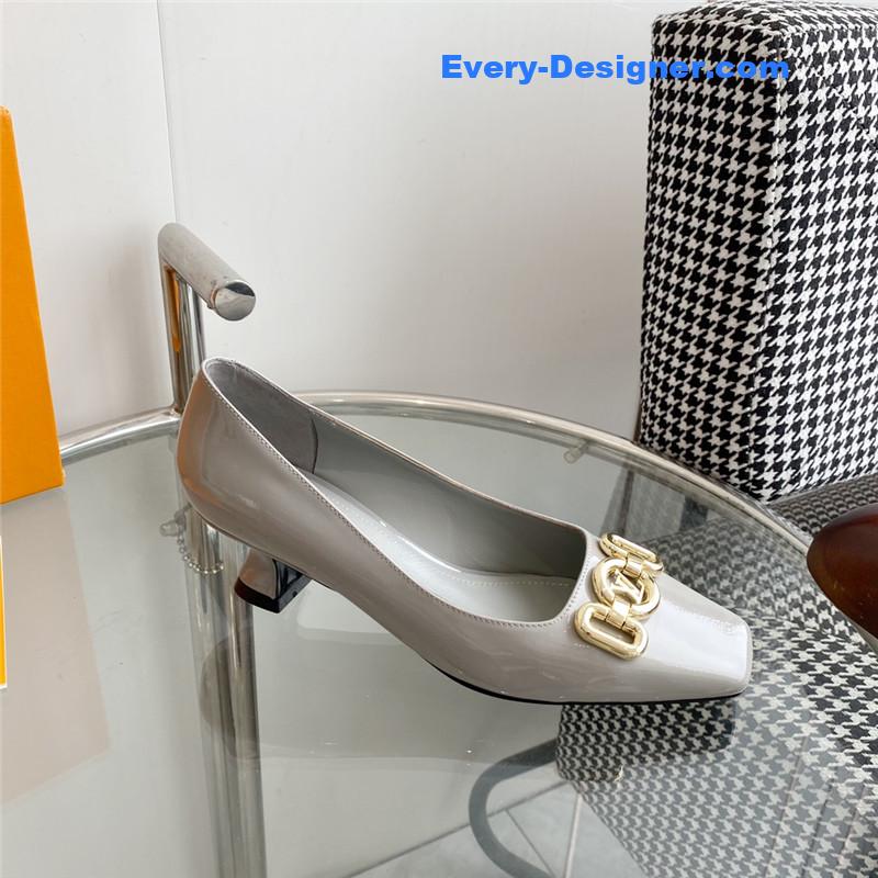 l0vis Vvtt0n lv chain kitten heel square toe shoes