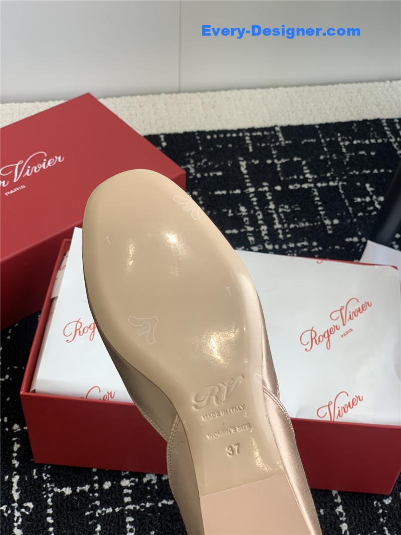 roger u1u1er hollow silk satin d1am0nd buckle flat shoes