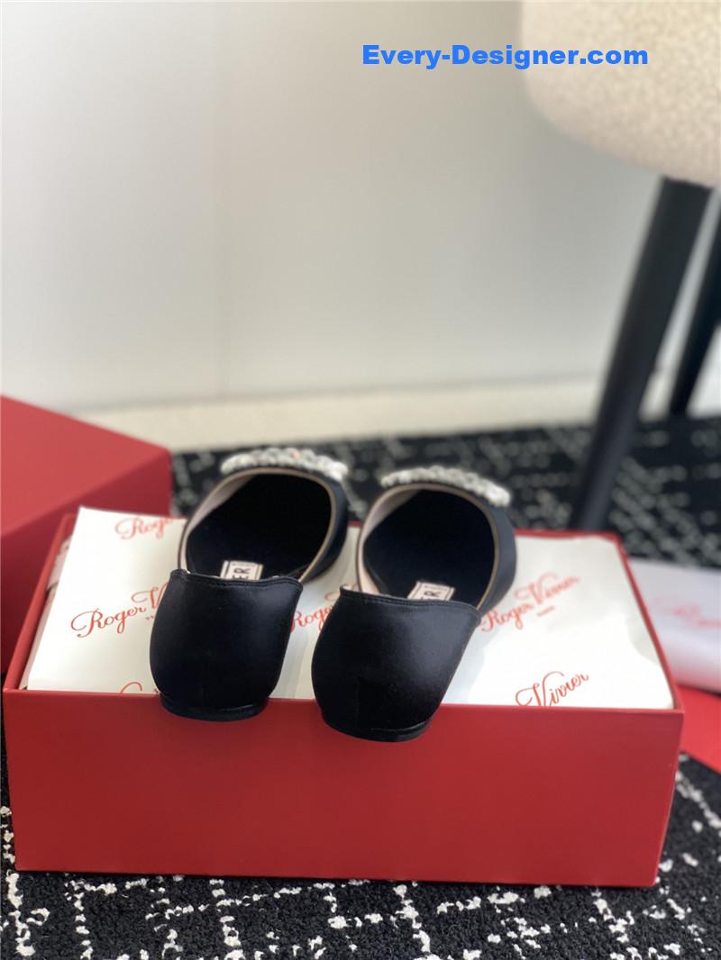 roger u1u1er hollow silk satin d1am0nd buckle flat shoes