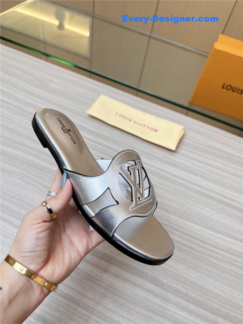 l0vis Vvtt0n lv milan fashion week catwalk slippers