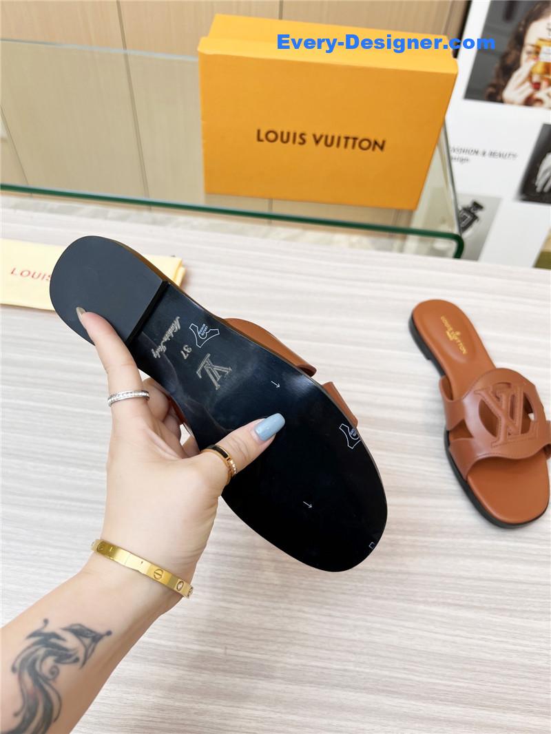 l0vis Vvtt0n lv milan fashion week catwalk slippers