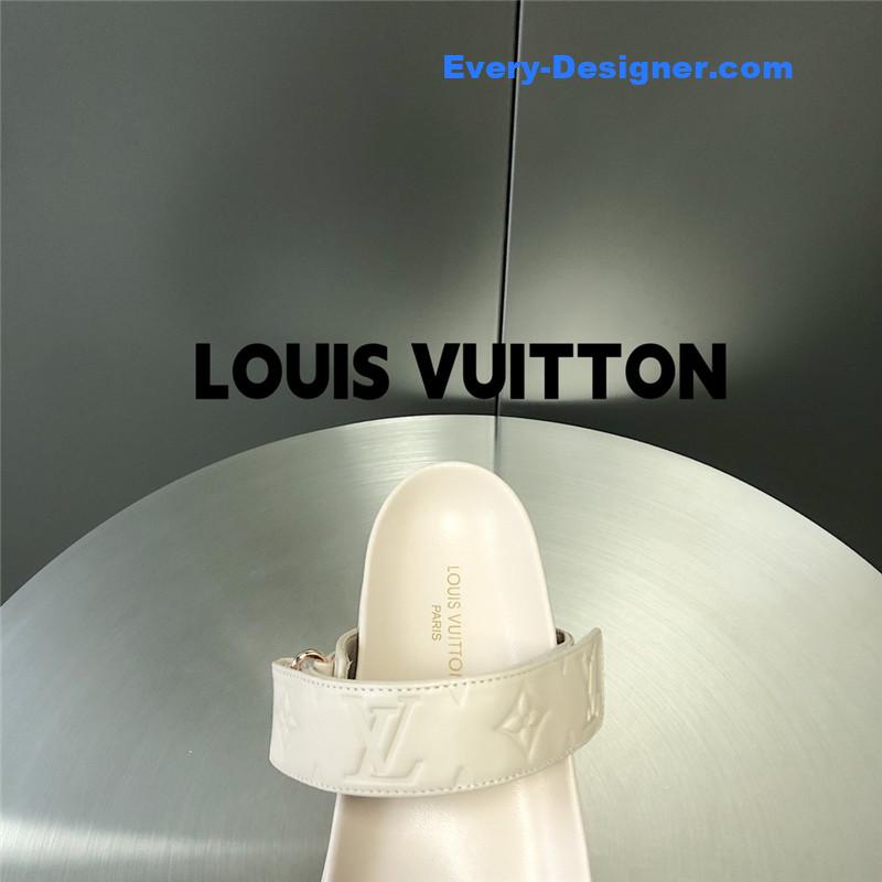 l0vis Vvtt0n lv metal buckle logo platform slippers