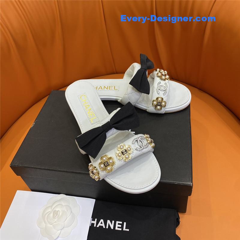 CC embroidered logo slippers