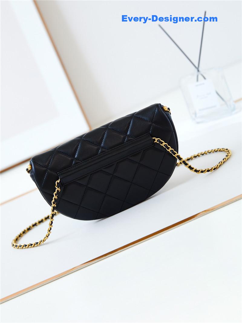 Ch**el pearl chain waist bag