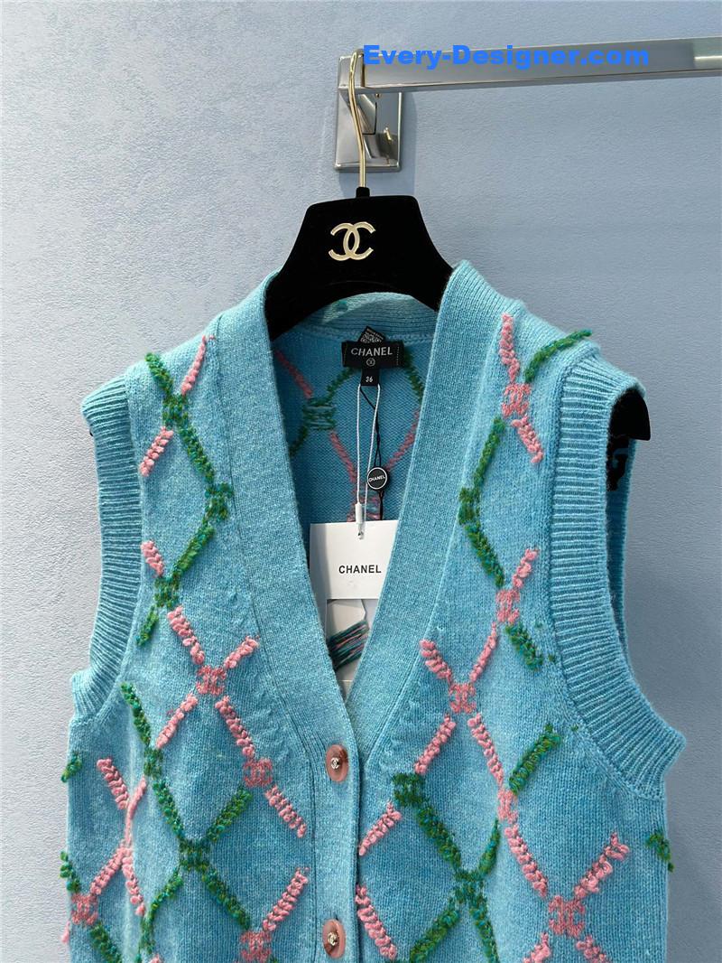 Ch**el colorblock embroidered knitted v-neck vest