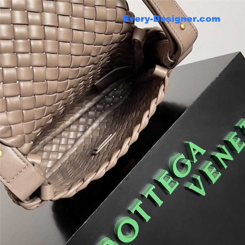 b0tt*ga Ven*ta mini cobble shoulder bag