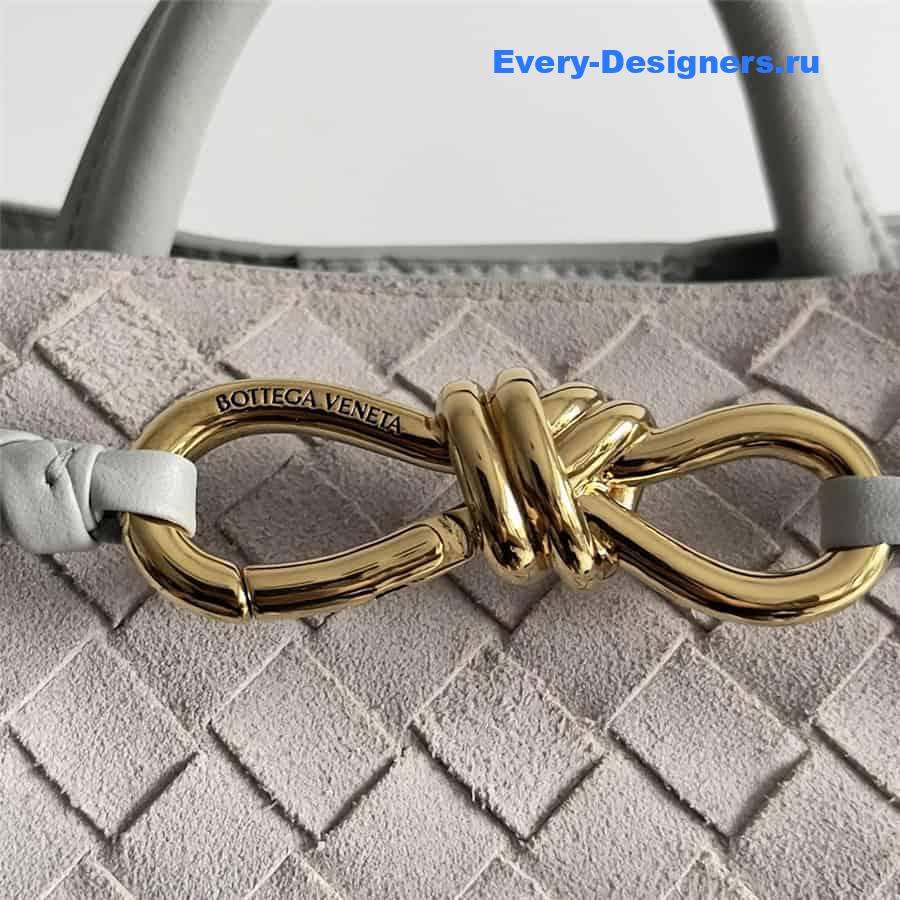 b0tt*ga Ven*ta andiamo small suede bag in gray