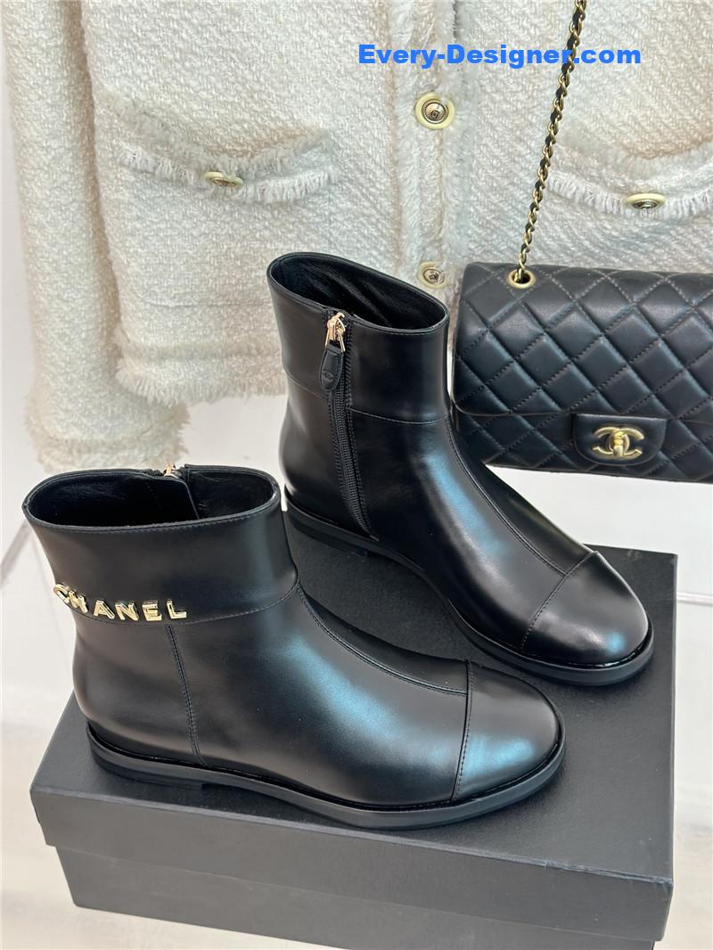 CC logo CC buckle thick heel short boots