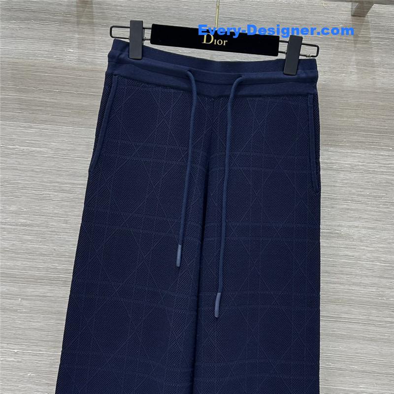 D10r check bee embroidered knitted suit
