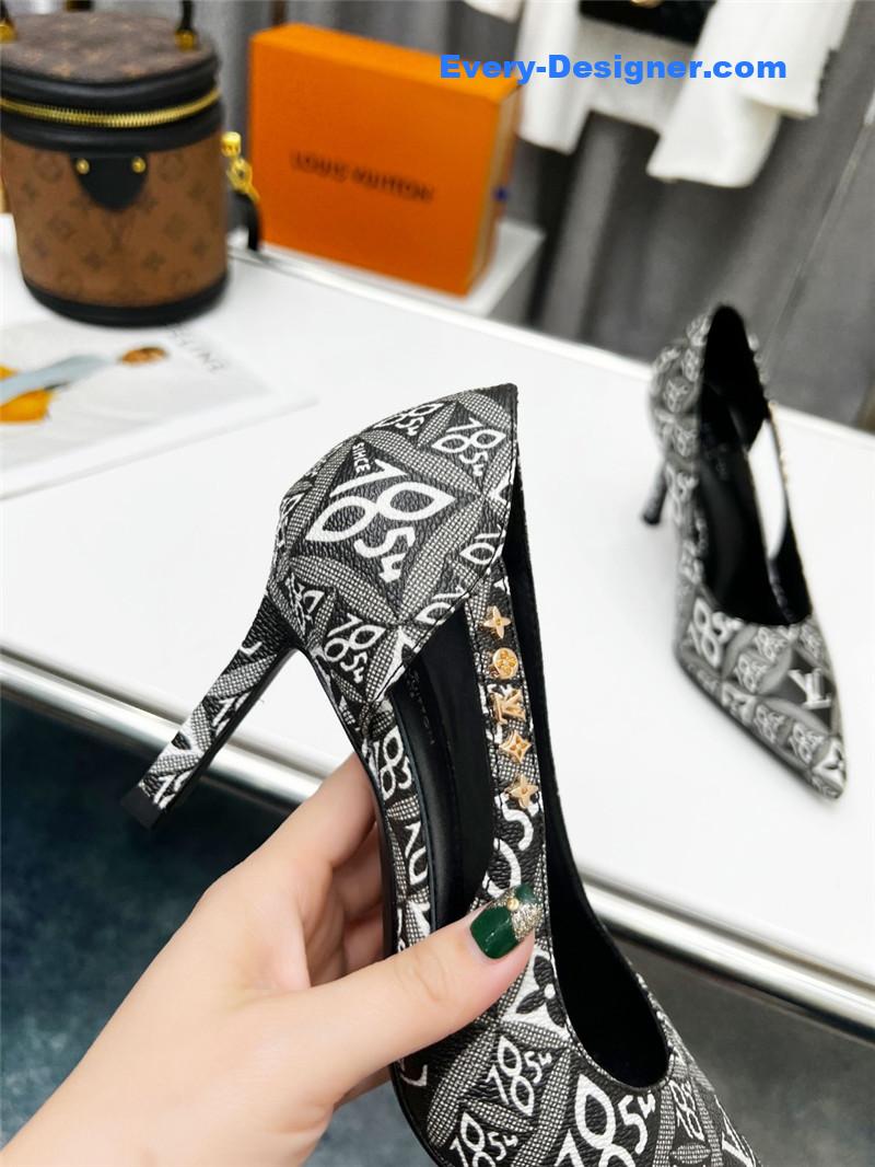 l0vis Vvtt0n lv metal buckle high heels