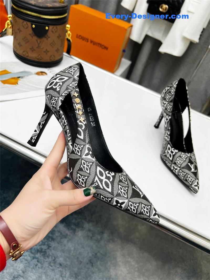 l0vis Vvtt0n lv metal buckle high heels