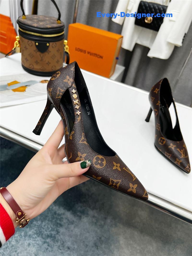 l0vis Vvtt0n lv metal buckle high heels