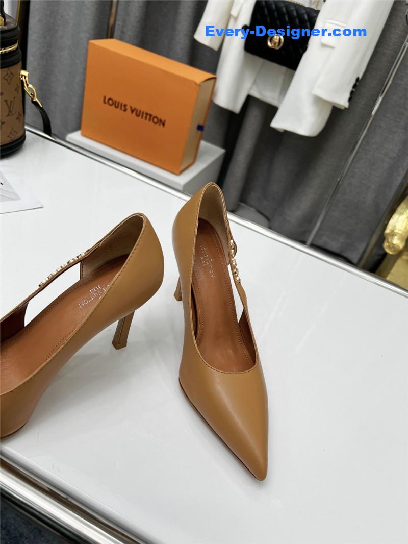 l0vis Vvtt0n lv metal buckle high heels