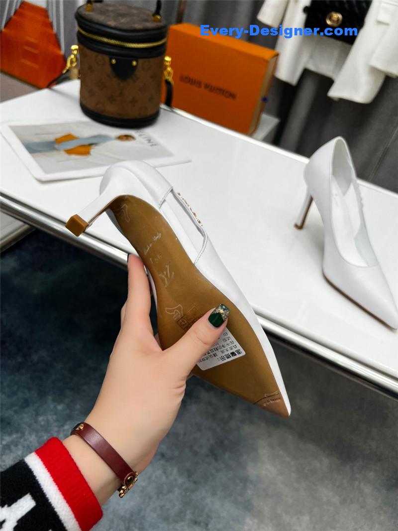 l0vis Vvtt0n lv metal buckle high heels