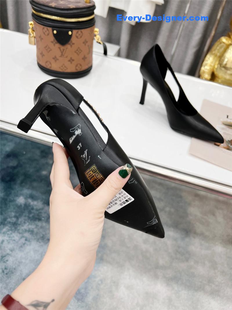 l0vis Vvtt0n lv metal buckle high heels