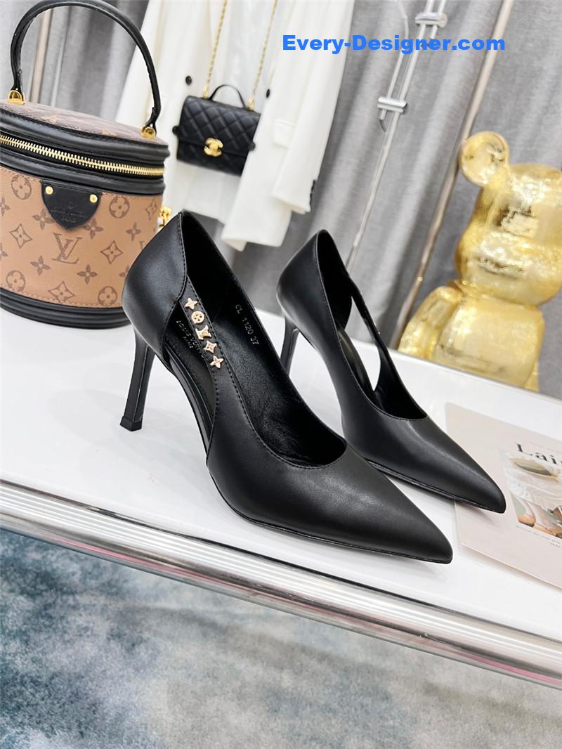 l0vis Vvtt0n lv metal buckle high heels