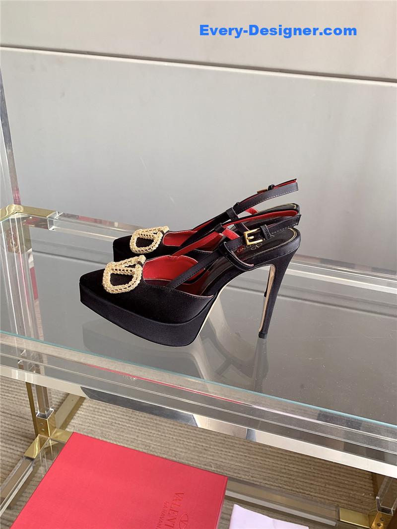 Va1e*ntin0 new sky high heels