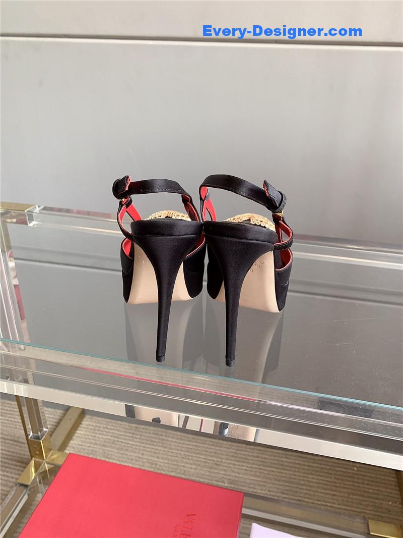 Va1e*ntin0 new sky high heels