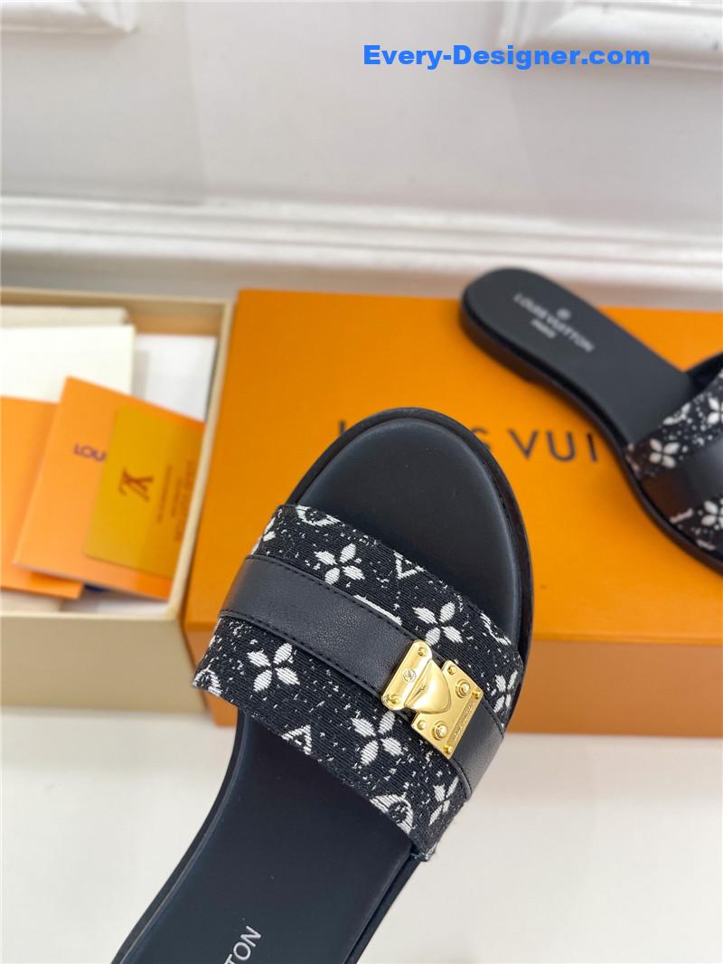 l0vis Vvtt0n lv spring and summer new metal buckle slippers