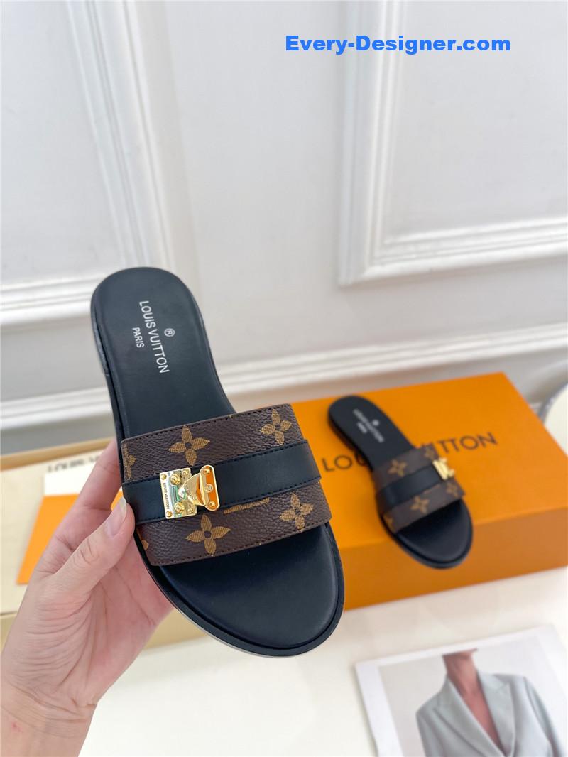 l0vis Vvtt0n lv spring and summer new metal buckle slippers
