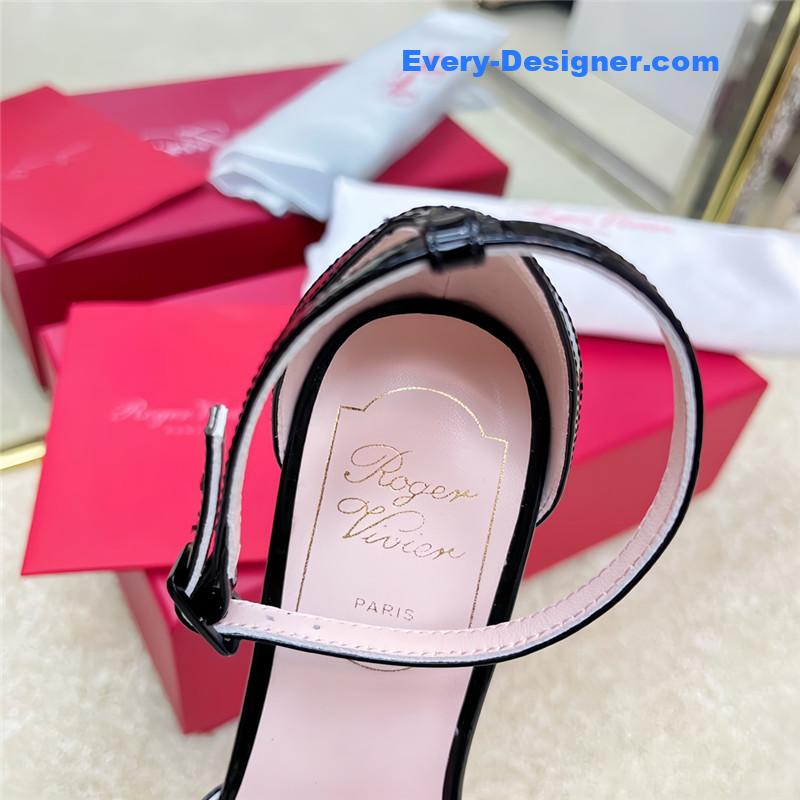 roger u1u1er classic buckle strap sandals