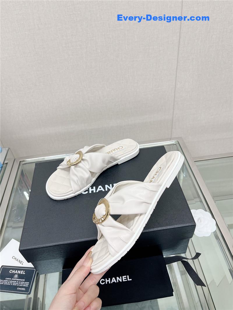 CC cross strap round buckle slippers