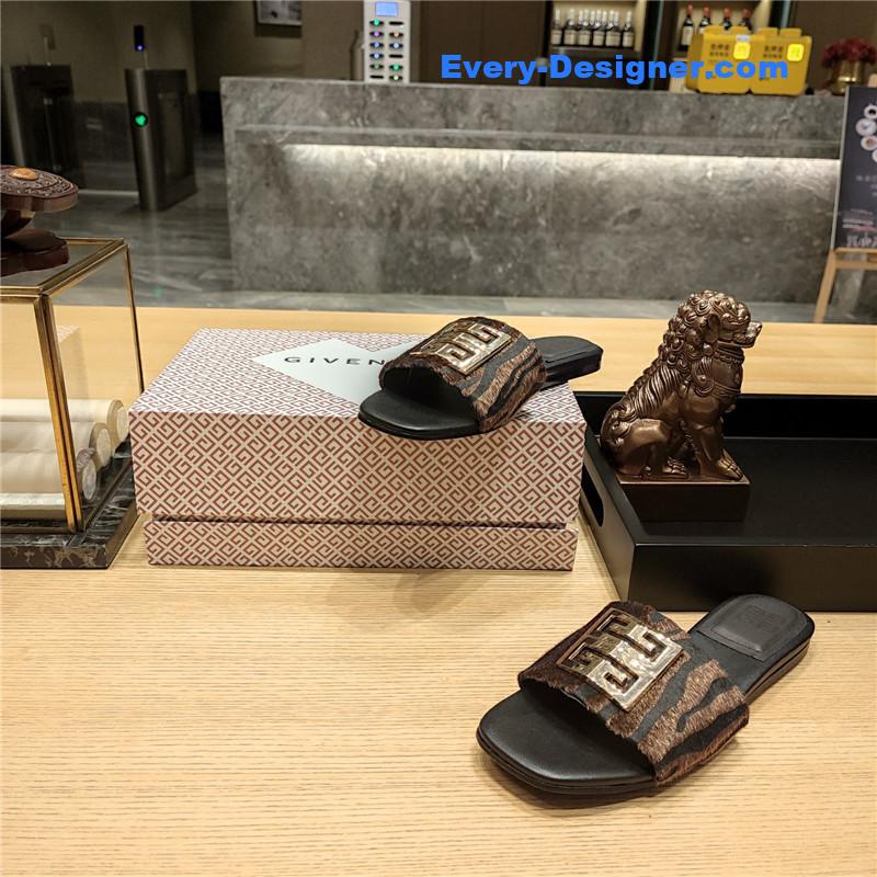 Givenchy Trendy Flat Slides