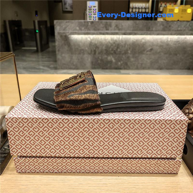 Givenchy Trendy Flat Slides