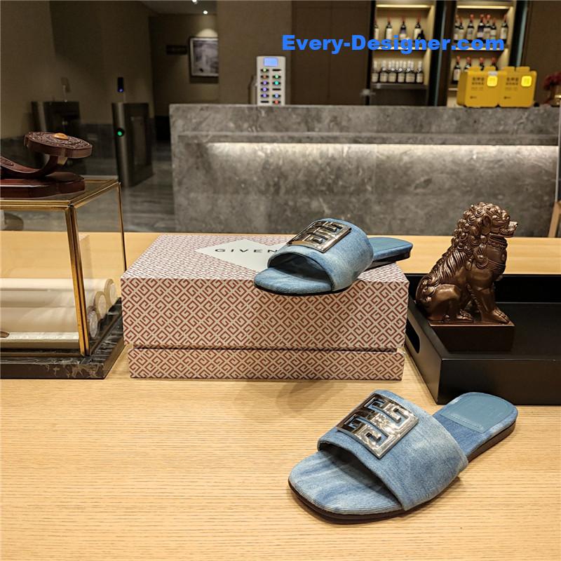 Givenchy Trendy Flat Slides