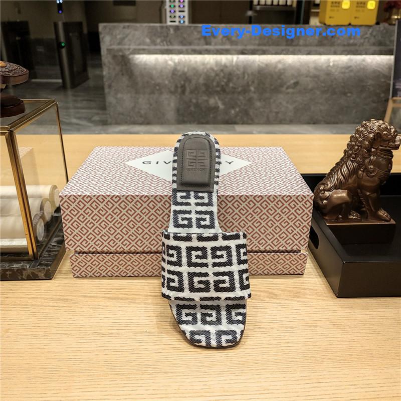 Givenchy Trendy Flat Slides